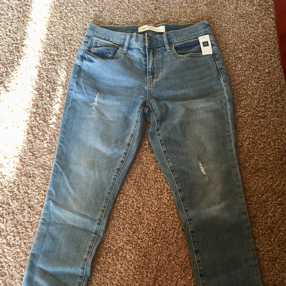 ✨NWT Gap Girlfriend Jeans✨ - Picture 2 of 3
